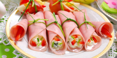 Рулетик из баклажана с курицей